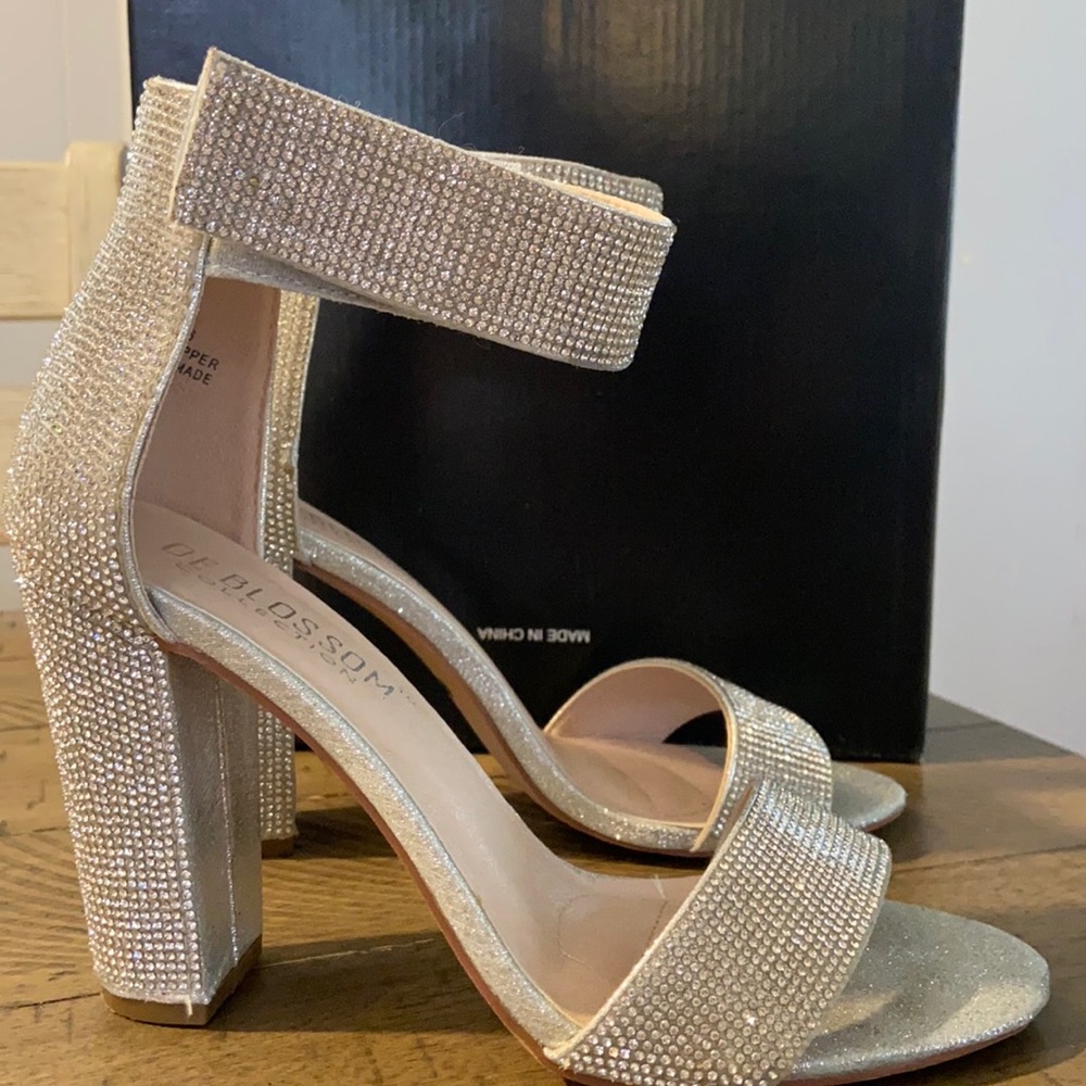 Open toe rhinestones heels